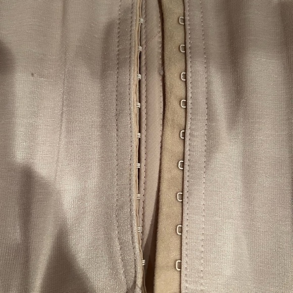 Miraclesuit corset, size small, nude, EUC, eyelet closure, waistline, slimming - Picture 3 of 4